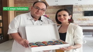 Angelo Bisconti presenta la sua nuova creazione, il “Pasticciotto Arcobaleno” contro l’omofobia