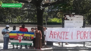 L&#039;assessore Caretto di Trepuzzi presente al sit-in &#039;Aprite i porti&#039;. Taurino contro Salvini