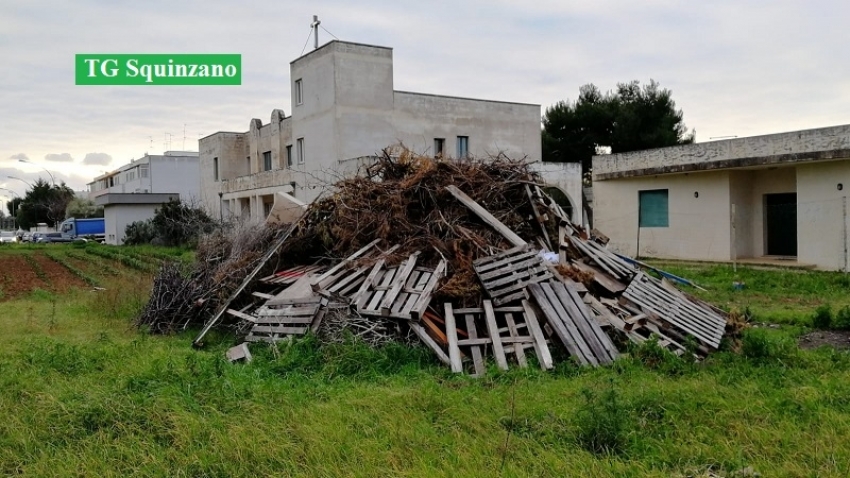 La fòcara diventa una discarica. Intervengono le forze dell’ordine