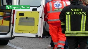 Grave incidente sulla statale 613: una donna di 58 anni muore schiacciata tra due camion