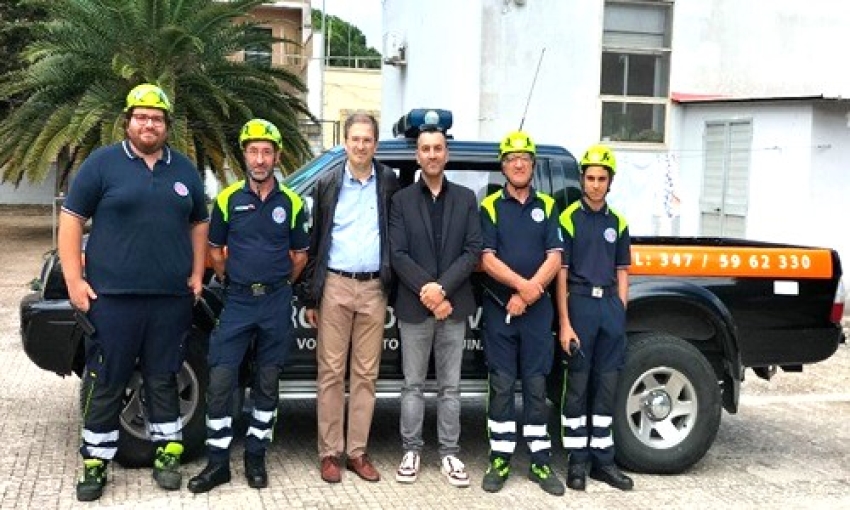 Consegna Encomio Solenne alla Protezione Civile di Squinzano: un riconoscimento per l’impegno e la dedizione costante