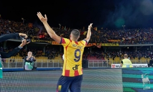 Lecce - Monza, finale al cardiopalmo: prima eurogol di Krstovic poi ingenuità di Venuti. Finisce 1 - 1