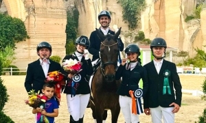 I ragazzi del Centro Ippico L&#039;Annunziatella di Squinzano trionfano ai Campionati Regionali di Dressage