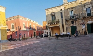 Andrea Martina e &quot;La terza stagione&quot; in Piazza Plebiscito per fare &#039;Quattro chiacchiere in punta di penna&#039;