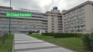 Avrebbe cercato di togliersi la vita lanciandosi nel vuoto: in ospedale con traumi e fratture