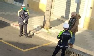 San Pietro Vernotico: l&#039;ex Sindaco Rizzo saluta l&#039;agente di Polizia Locale Mariolina Panico