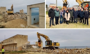 Giornata storica a Casalabate: inizia la demolizione dei &quot;camerini&quot; fatiscenti