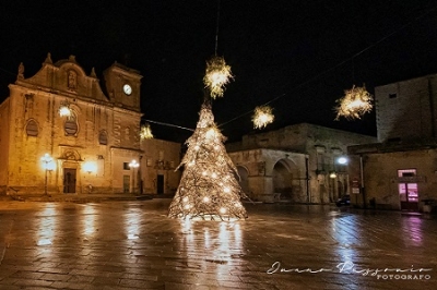 Fatto di scarti e &quot;abitabile&quot;: a Melpignano l&#039;albero di Natale fa riflettere