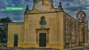 Si celebra la Beata Vergine del Buon Consiglio con una piccola processione in Suo onore