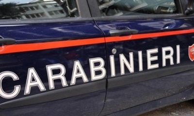 Litiga con il vicino e gira con un coltello per strada: intervengono i Carabinieri