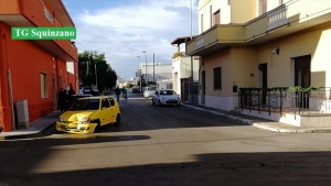 Auto contro il muretto di un’abitazione: nessun ferito ma evidenti danni al veicolo