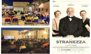 &quot;La stranezza&quot; è il quarto film scelto per il Cinema sotto le stelle: i riflettori si riaccendono in Piazza E. e G. Abbate