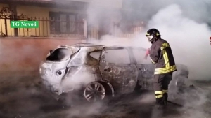 Salva la sua auto dalle fiamme, ma muore poco dopo per il forte spavento