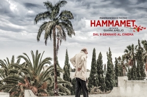 &quot;Hammamet&quot; in Piazza Plebiscito: Pierfrancesco Favino è Bettino Craxi