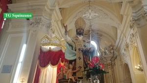 Si festeggia il Santo Patrono: San Nicola sfila in processione per le vie della città