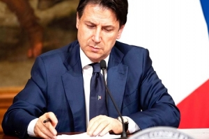 Conte firma il Dpcm del 4 dicembre: &quot;Sarà un Natale diverso, ma non meno autentico&quot;