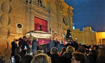 Torna a Squinzano la processione del Venerdì Santo, i ceri illuminano le strade tra dolore e speranza